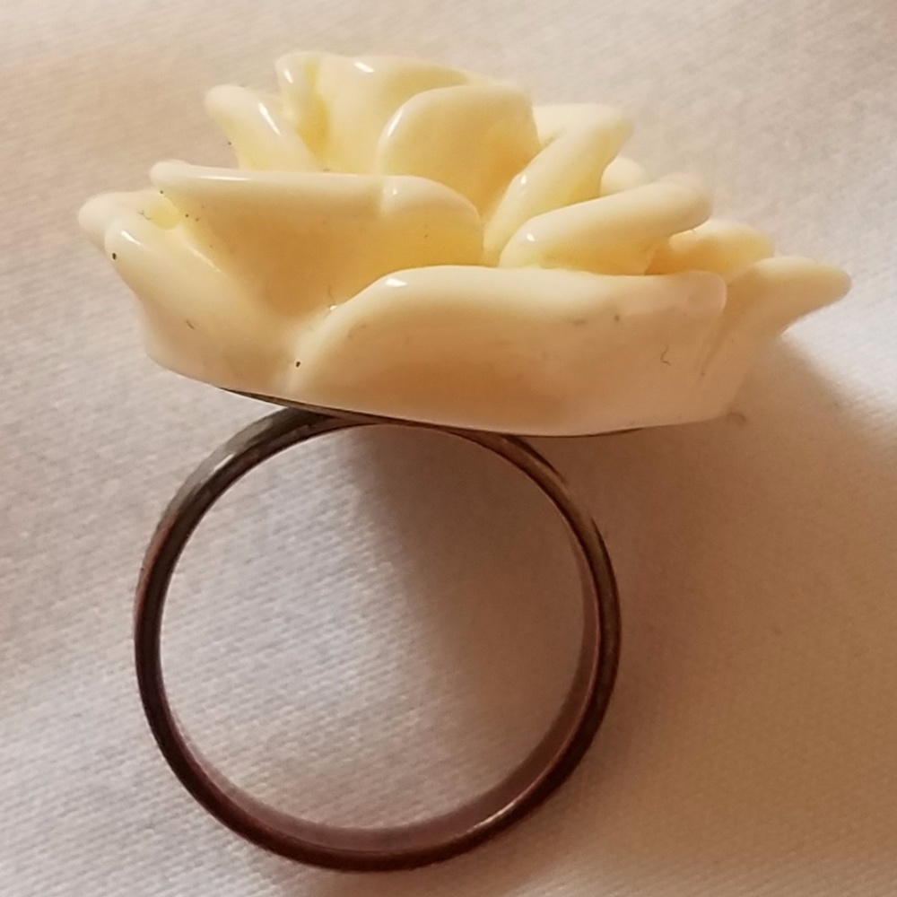 Off-White Cream Rose Statement Ring